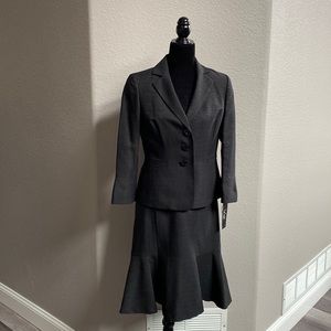 NWT LeSuit -2Piece Black Jacket and Skirt